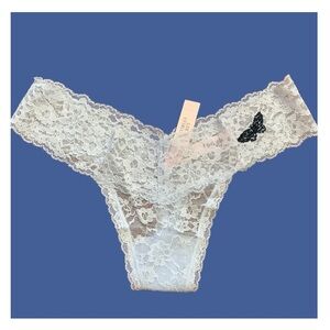 Victoria's Secret Light Blue Lace Thong. Sz. L. NWT